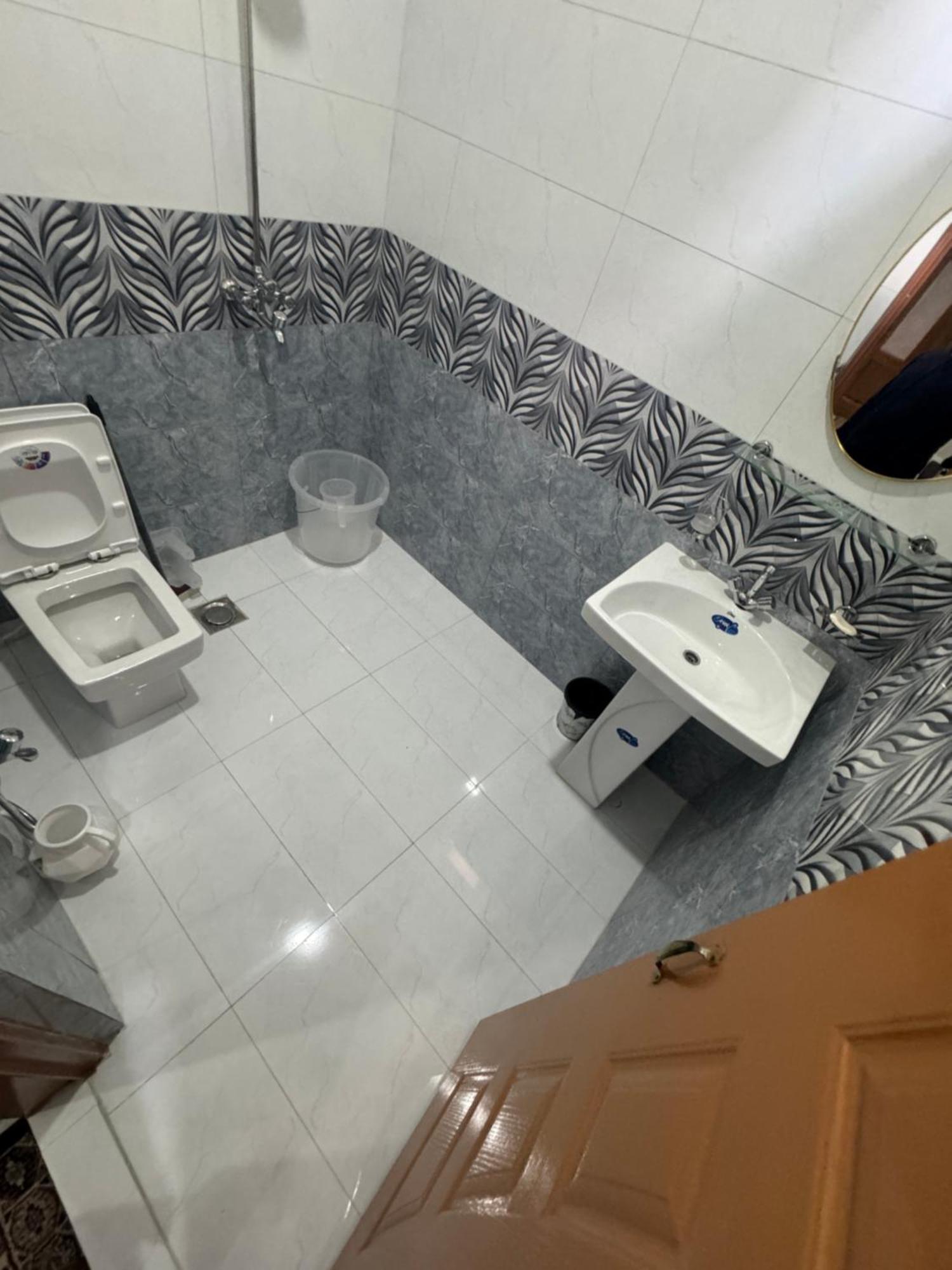 Royal Executive Inn Guest House Islamabad Esterno foto