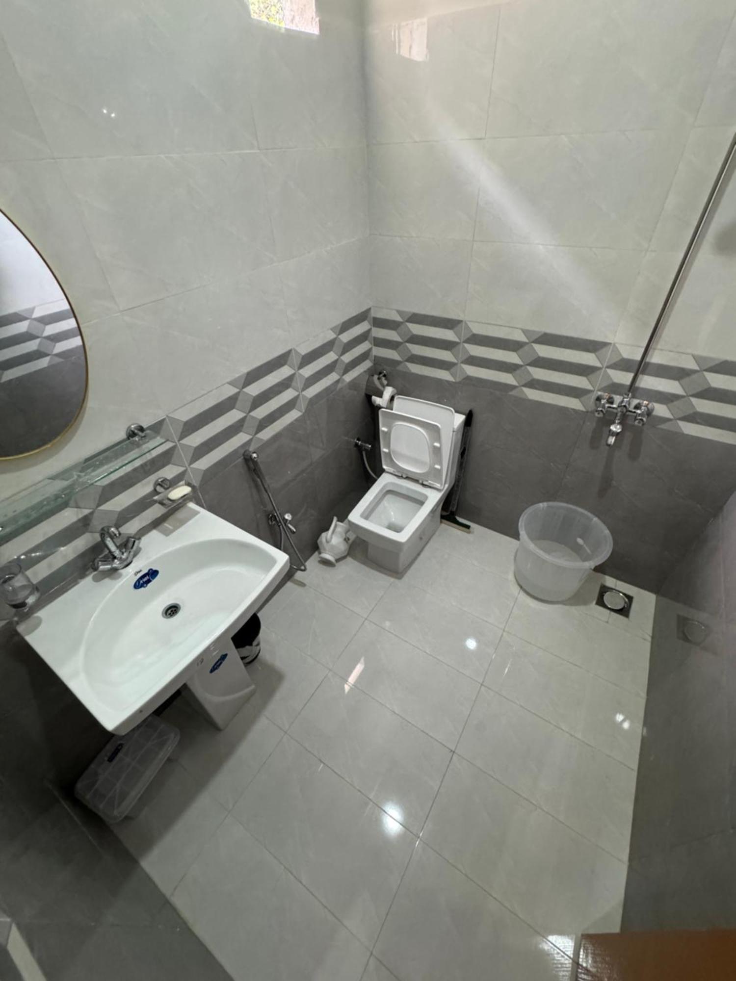 Royal Executive Inn Guest House Islamabad Esterno foto