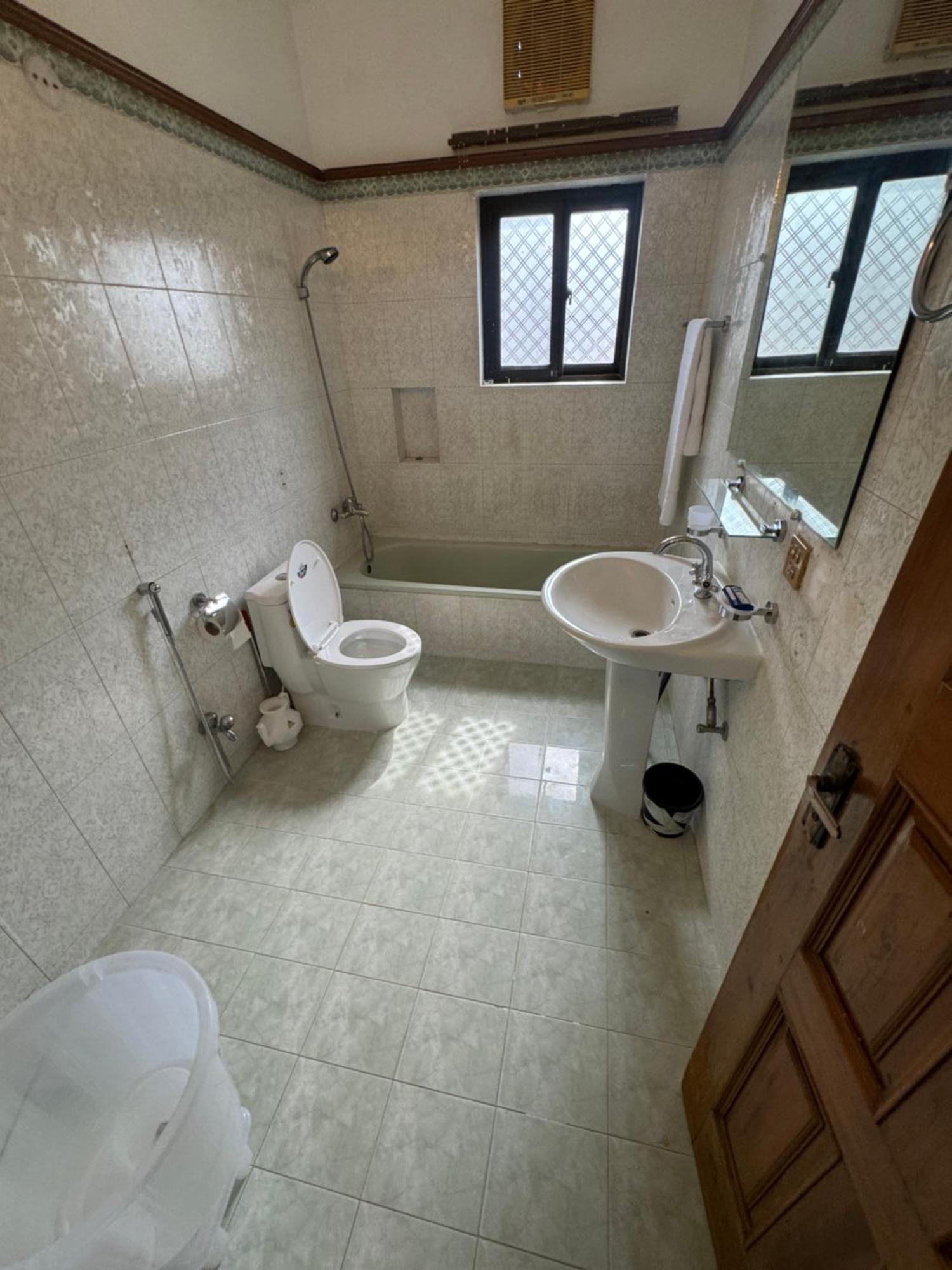 Royal Executive Inn Guest House Islamabad Esterno foto