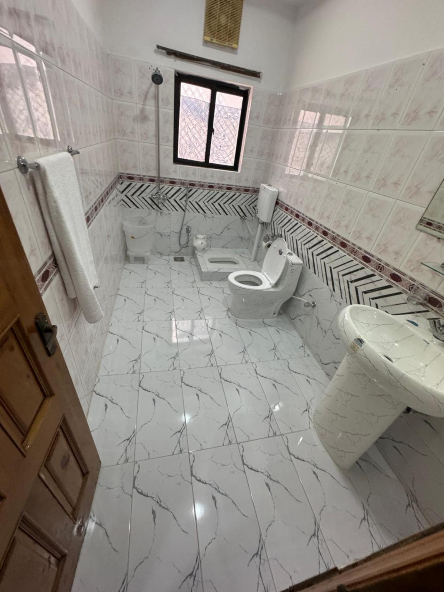 Royal Executive Inn Guest House Islamabad Esterno foto