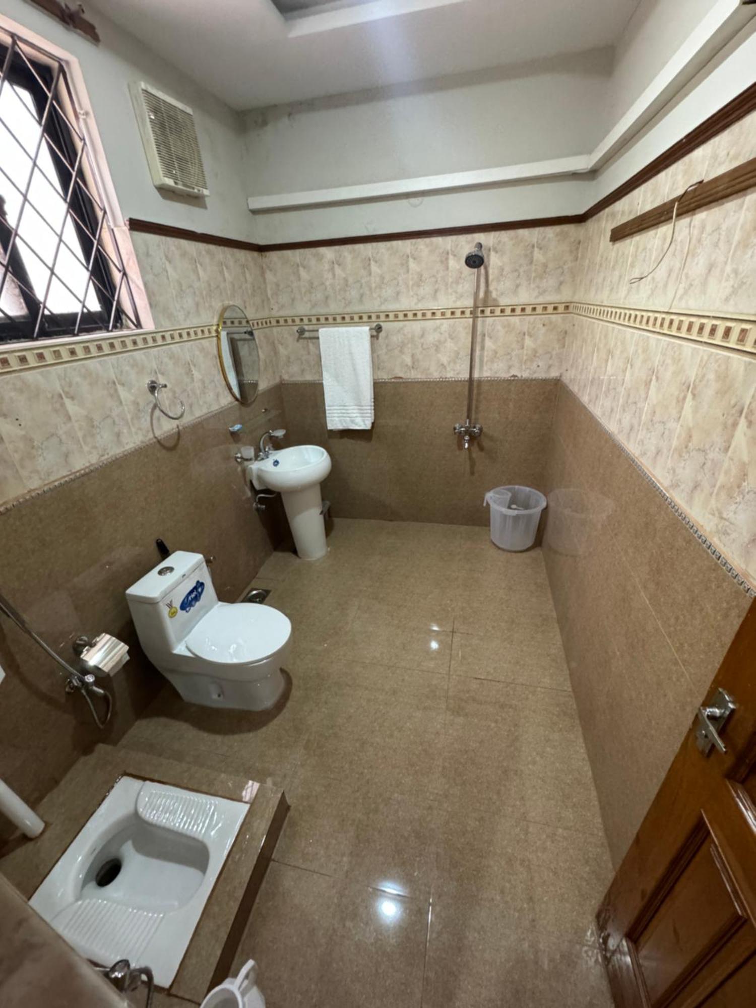 Royal Executive Inn Guest House Islamabad Esterno foto